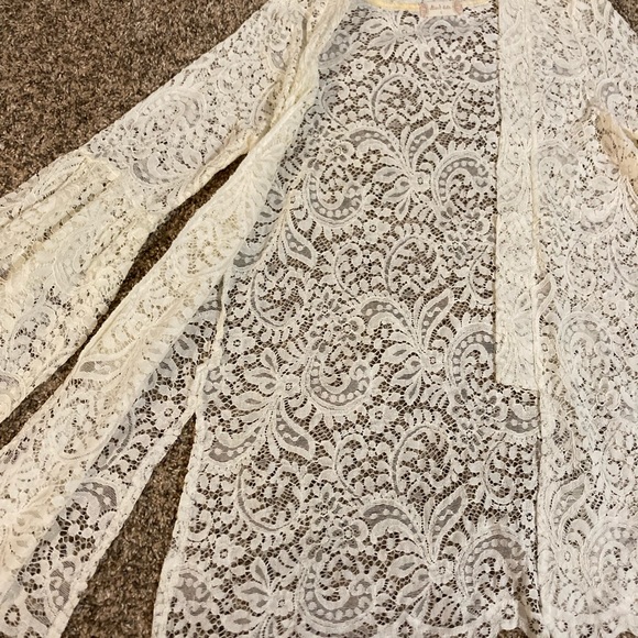 Altar’d State Lace Kimono - Picture 4 of 8